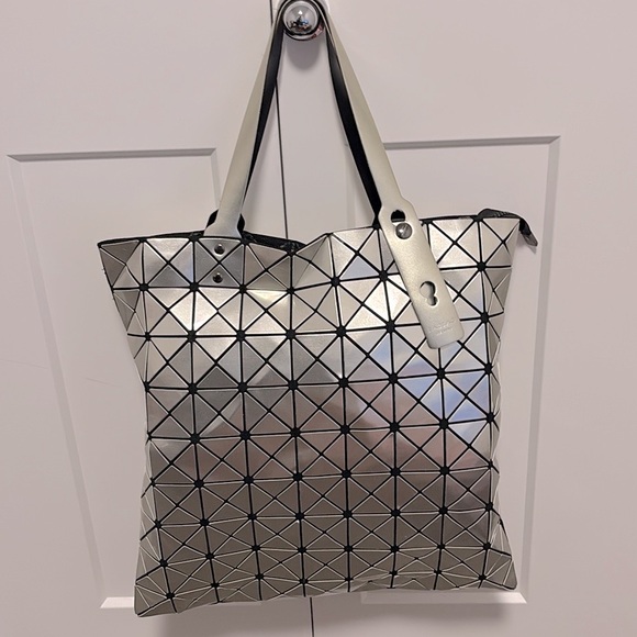 [Bao Bao] Issey Miyake Metallic PVC Geometric Black Mesh Zip-Close Shoulder Tote - Picture 4 of 16